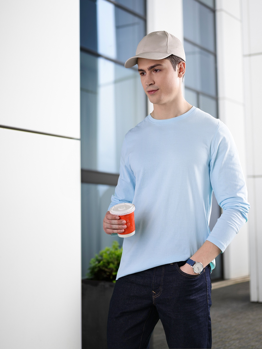 

INVICTUS Men Blue Solid Slim Fit T-shirt