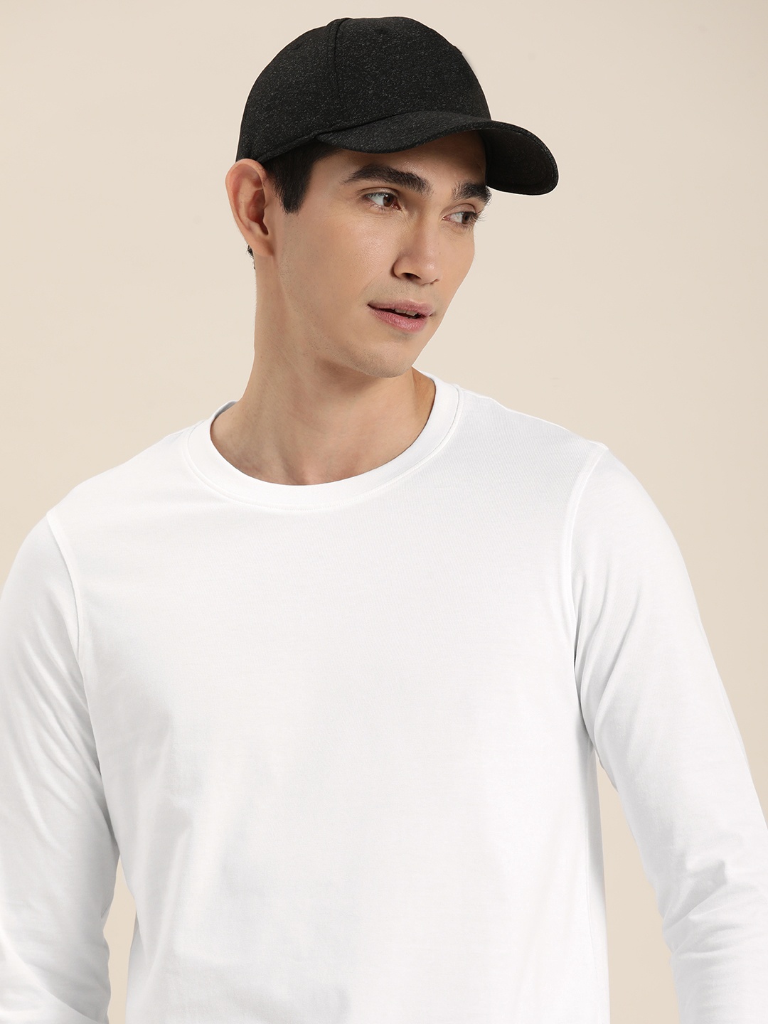 

INVICTUS Men White Solid Slim Fit T-shirt