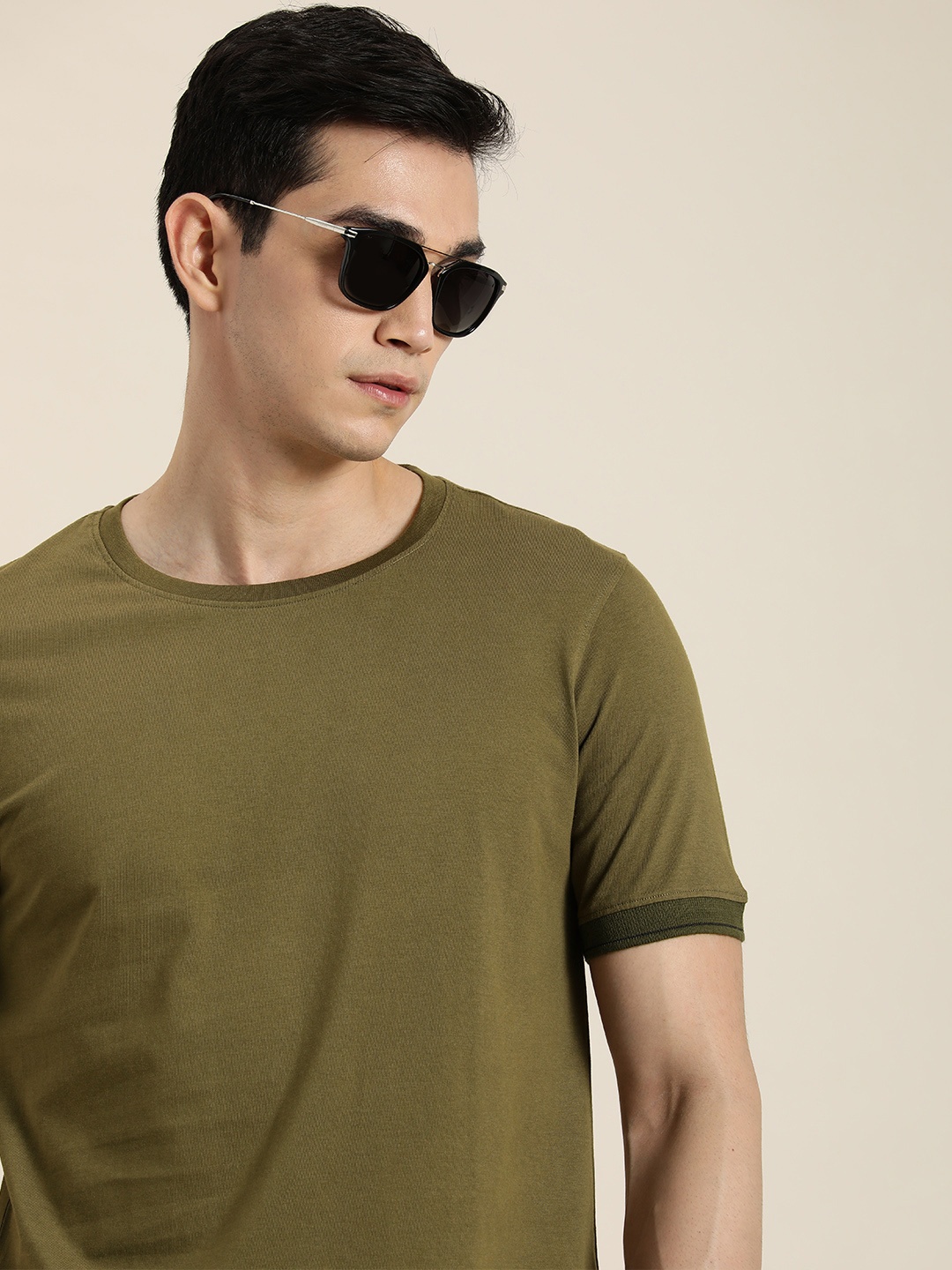 

INVICTUS Men Olive Green Pure Cotton Slim Fit T-shirt