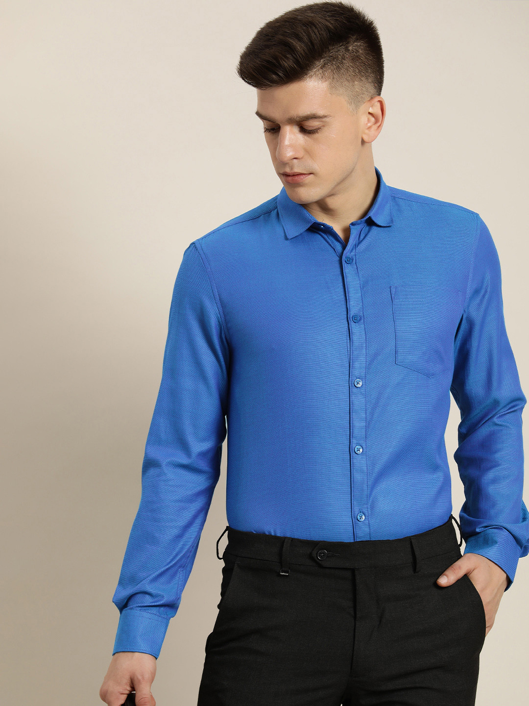 

INVICTUS Men Blue Textured Slim Fit Semiformal Shirt
