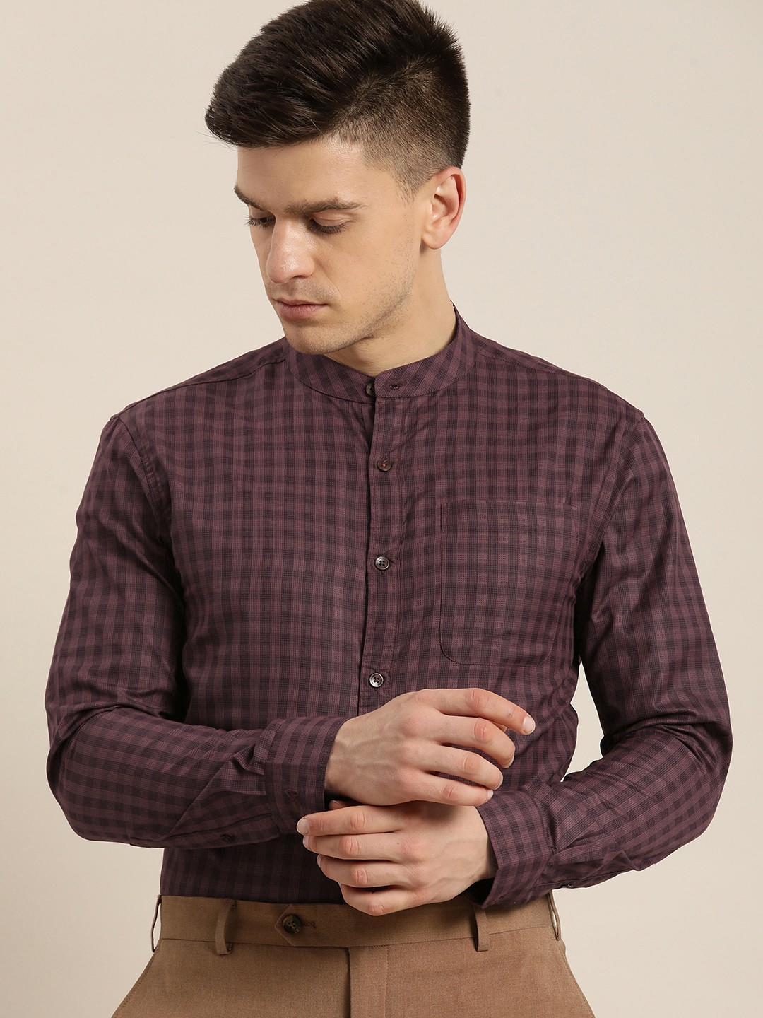 

INVICTUS Men Burgundy & Pink Slim Fit Checked Smart Casual Shirt