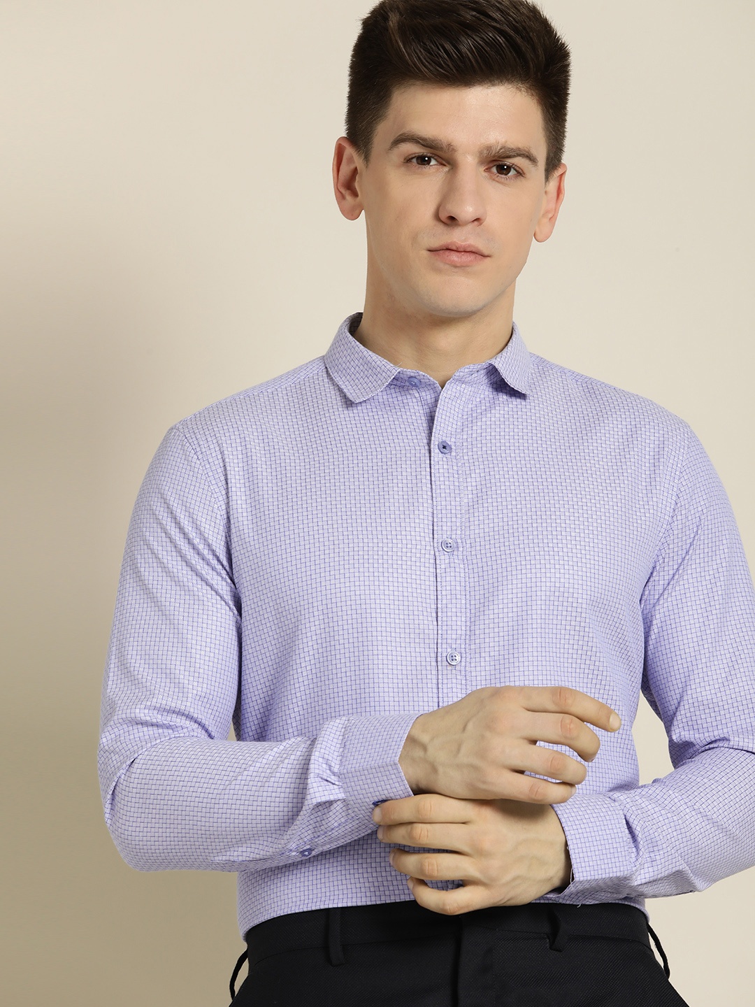 

INVICTUS Men White Slim Fit Checked Smart Casual Shirt
