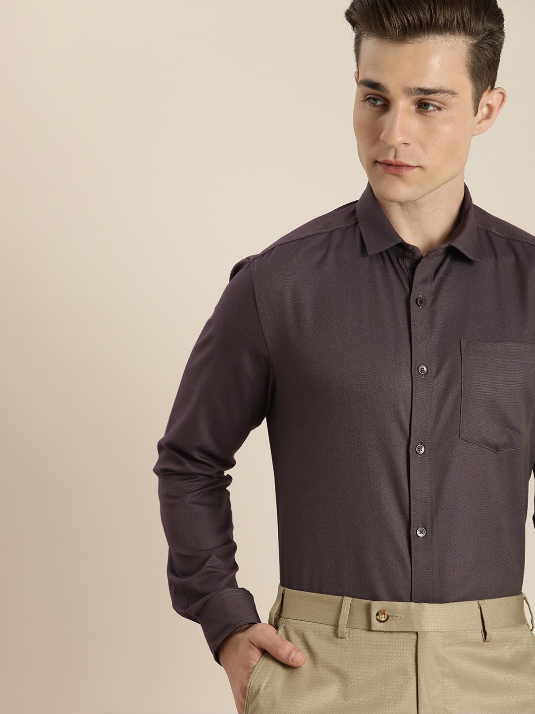 

INVICTUS Men Violet Solid Slim Fit Semiformal Shirt