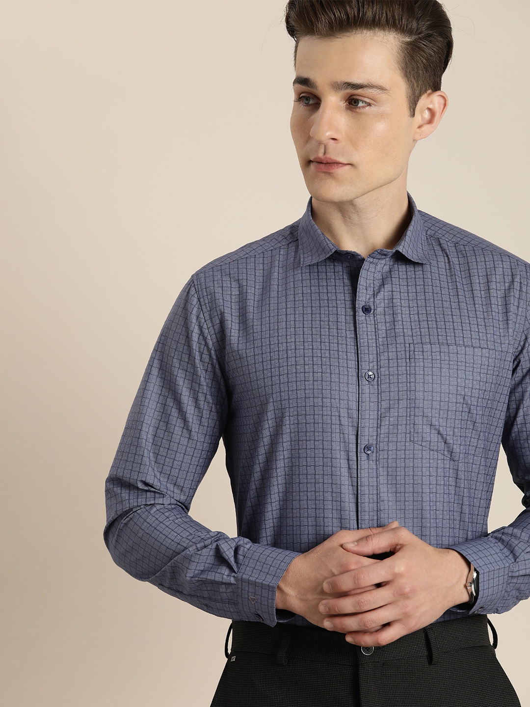 

INVICTUS Men Grey Estilo Slim Fit Textured Checked Formal Shirt with Chest Pocket