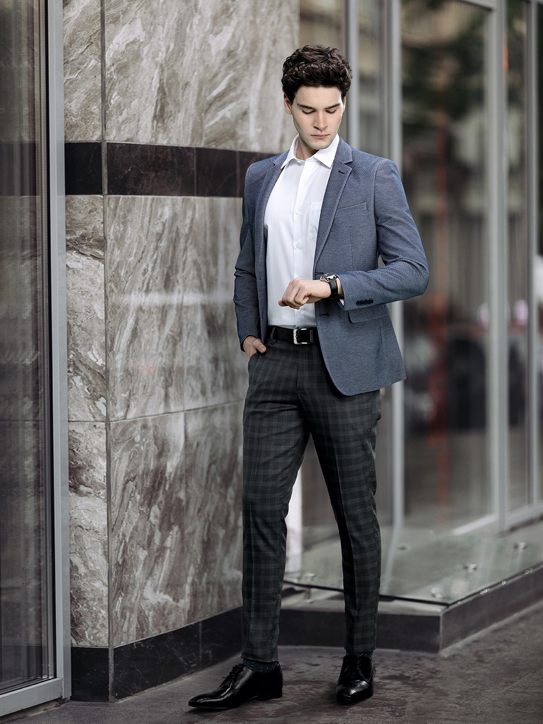 

INVICTUS Men Grey & White Checked Slim Fit Trousers