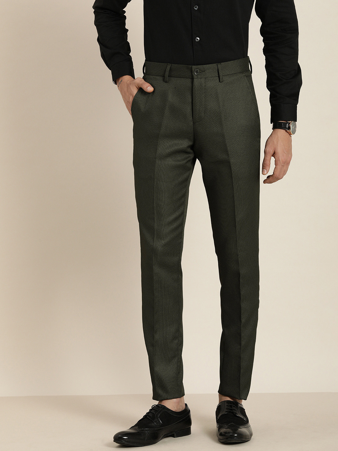 

INVICTUS Men Green Textured Slim Fit Trousers