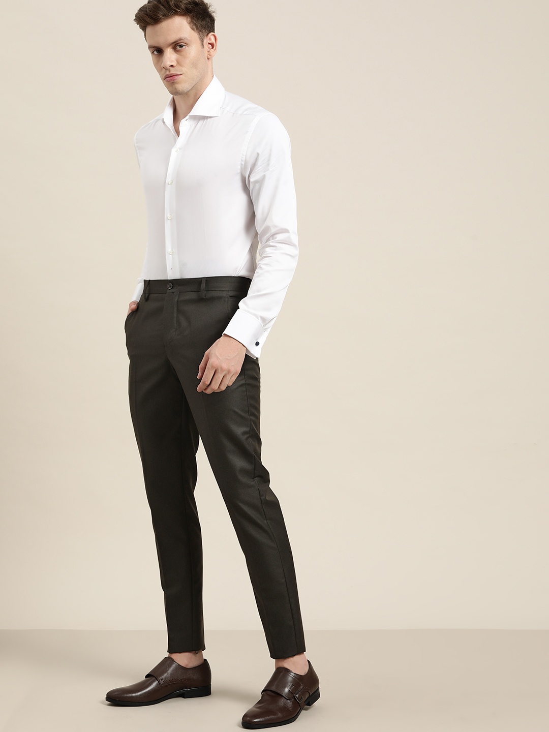 

INVICTUS Men Coffee Brown Solid Slim Fit Trousers