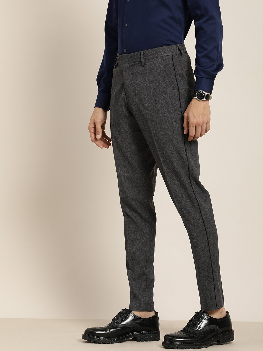 

INVICTUS Men Grey Slim Fit Trousers