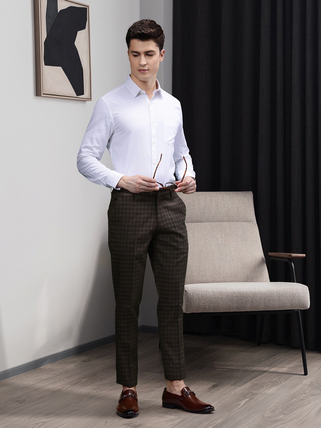 

INVICTUS Men Charcoal Grey Checked Slim Fit Formal Trousers