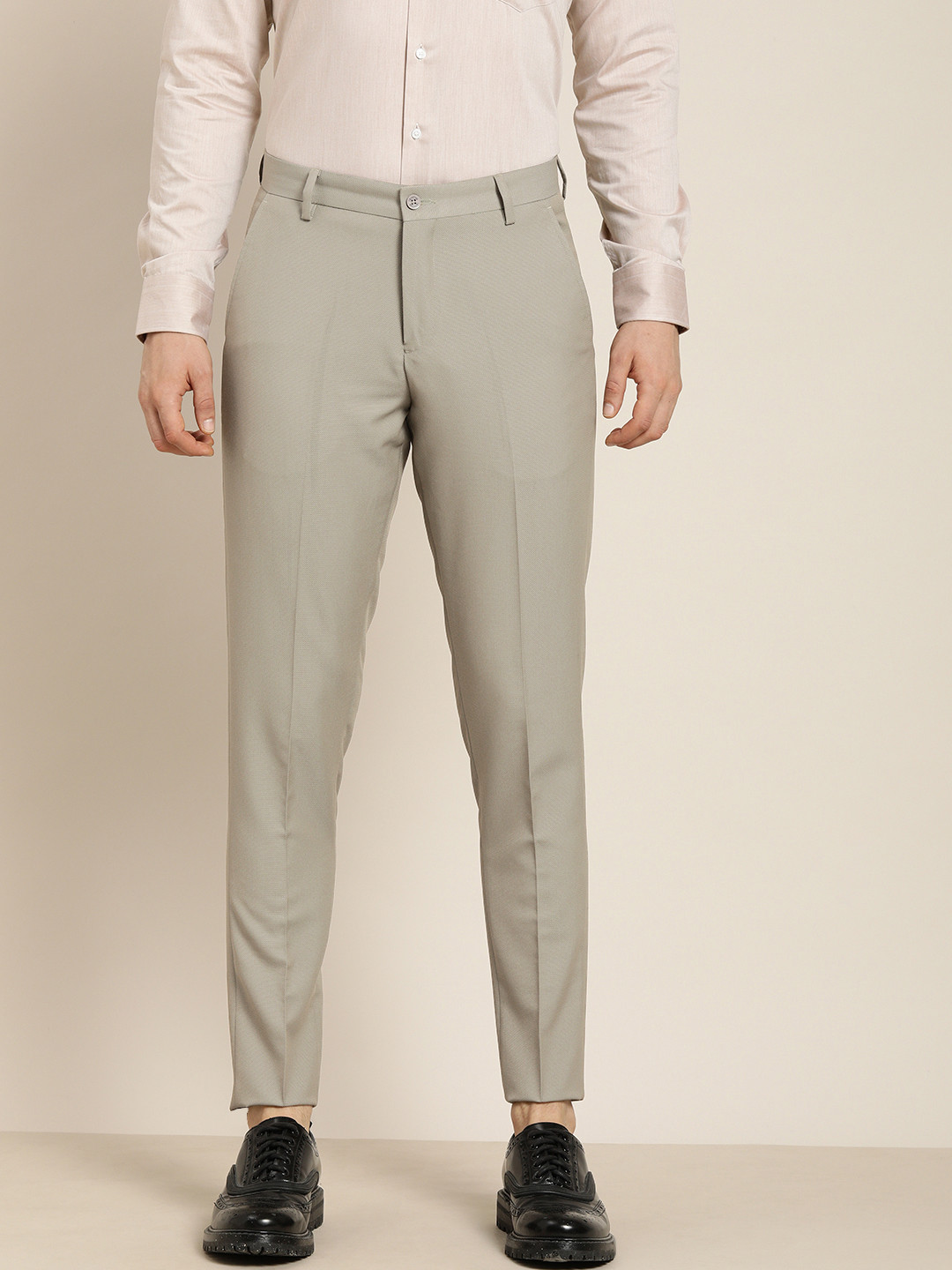 

INVICTUS Men Beige Slim Fit Trousers