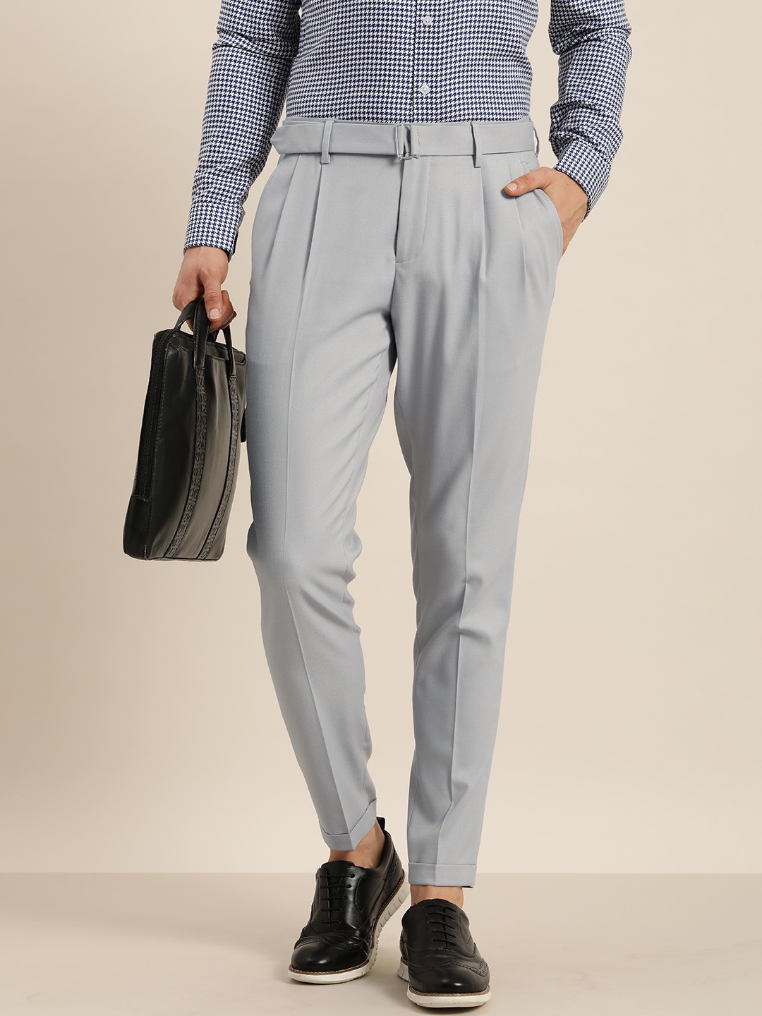 

INVICTUS Men Grey Self-designed Slim Fit Pleated Trousers