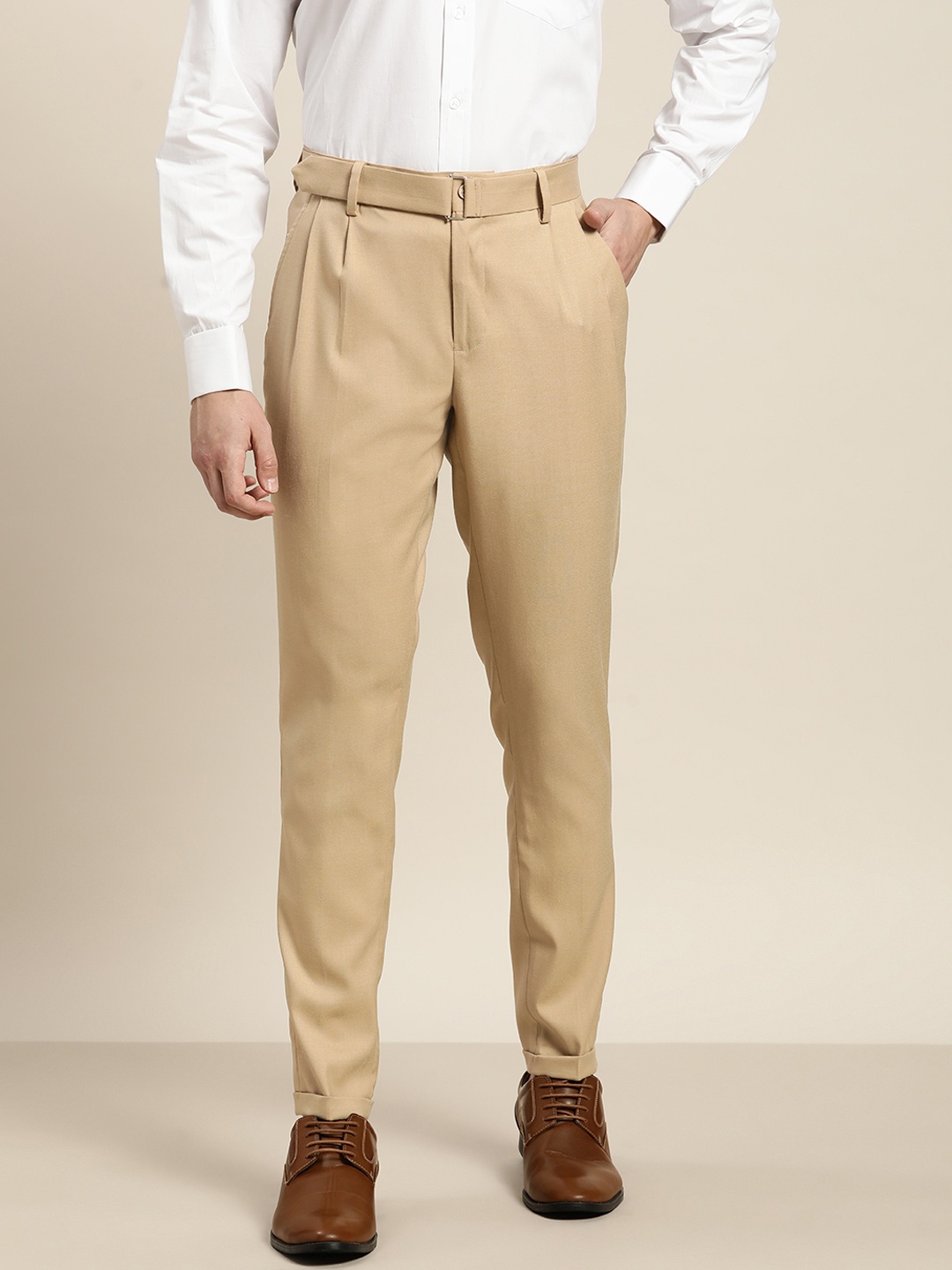 

INVICTUS Men Solid Slim Fit Mid-Rise Pleated Trousers, Beige