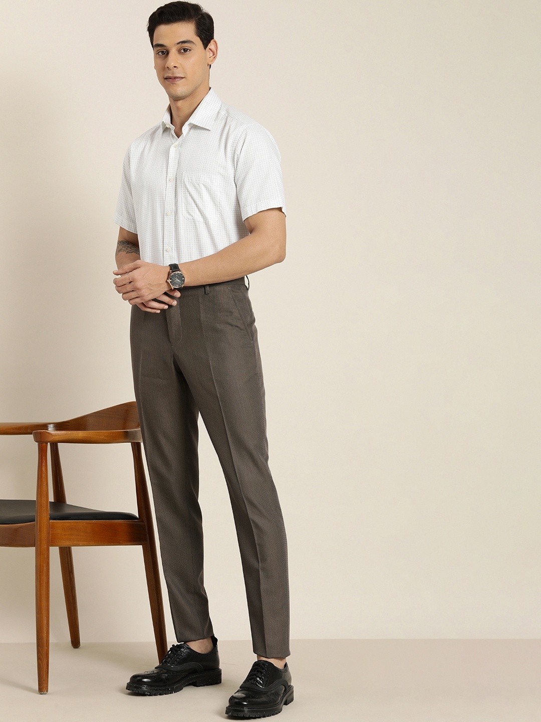 

INVICTUS Men Grey Slim Fit Trousers