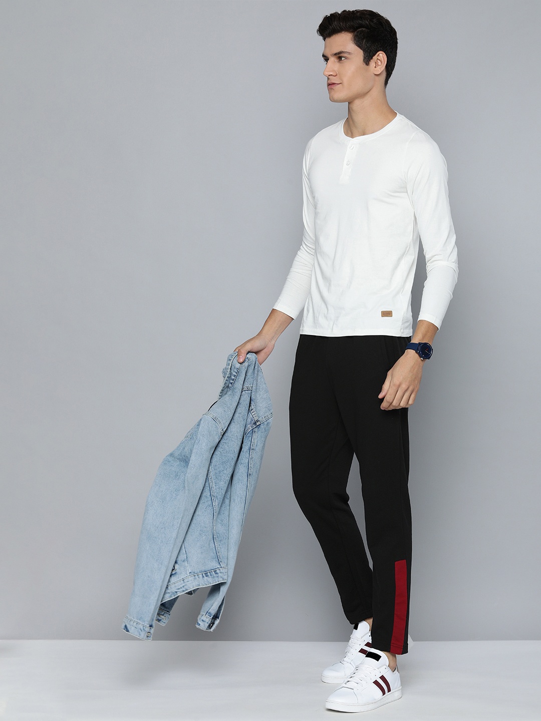 

Harvard Men Black & Maroon Colourblocked Mid Rise Casual Track Pants