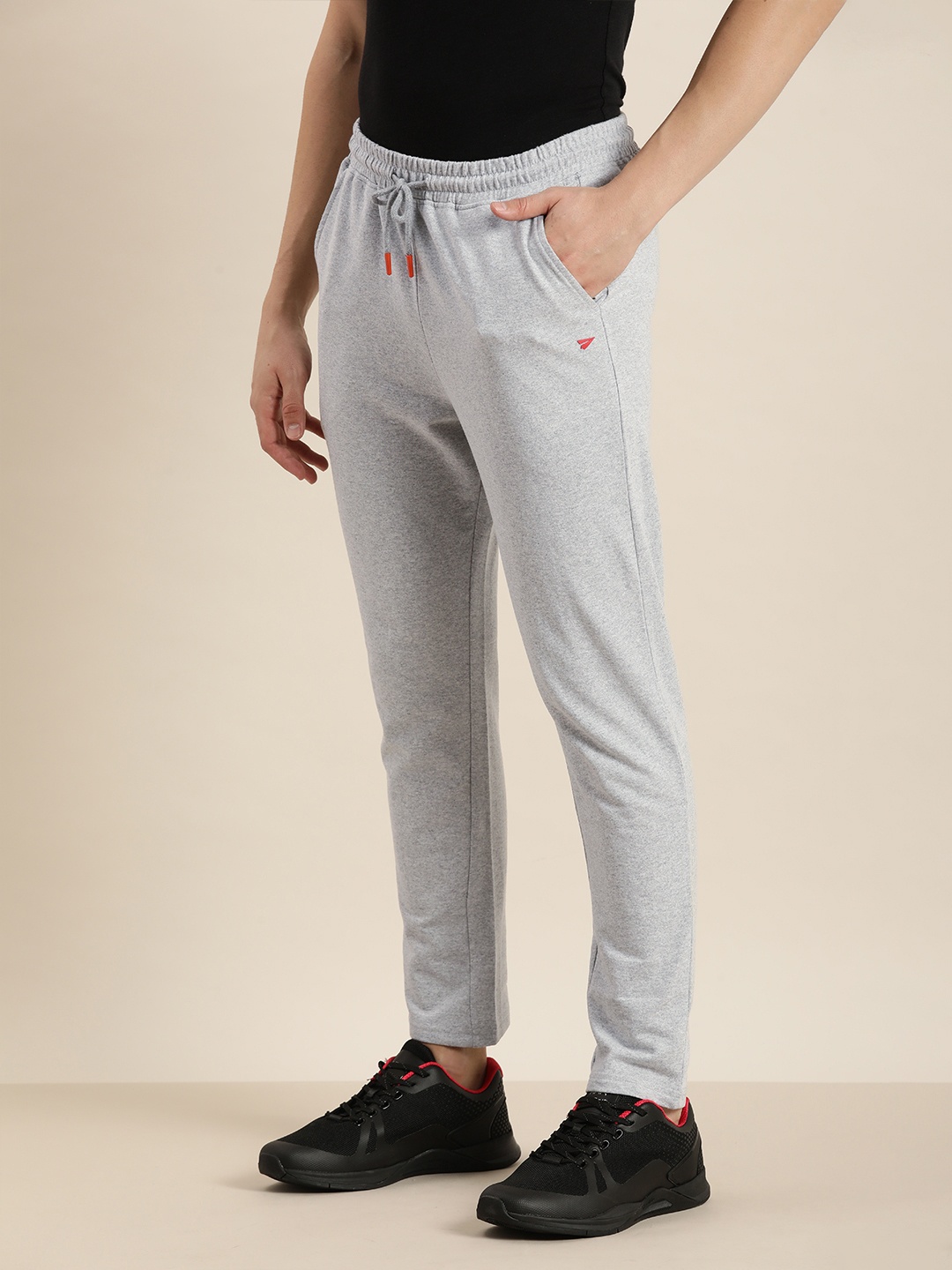 

Invictus Indoor Men Grey Melange Solid Mid-Rise Regular Track Pants