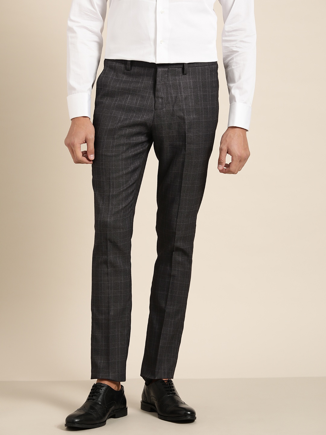 

INVICTUS Men Charcoal Checked Slim Fit Trousers