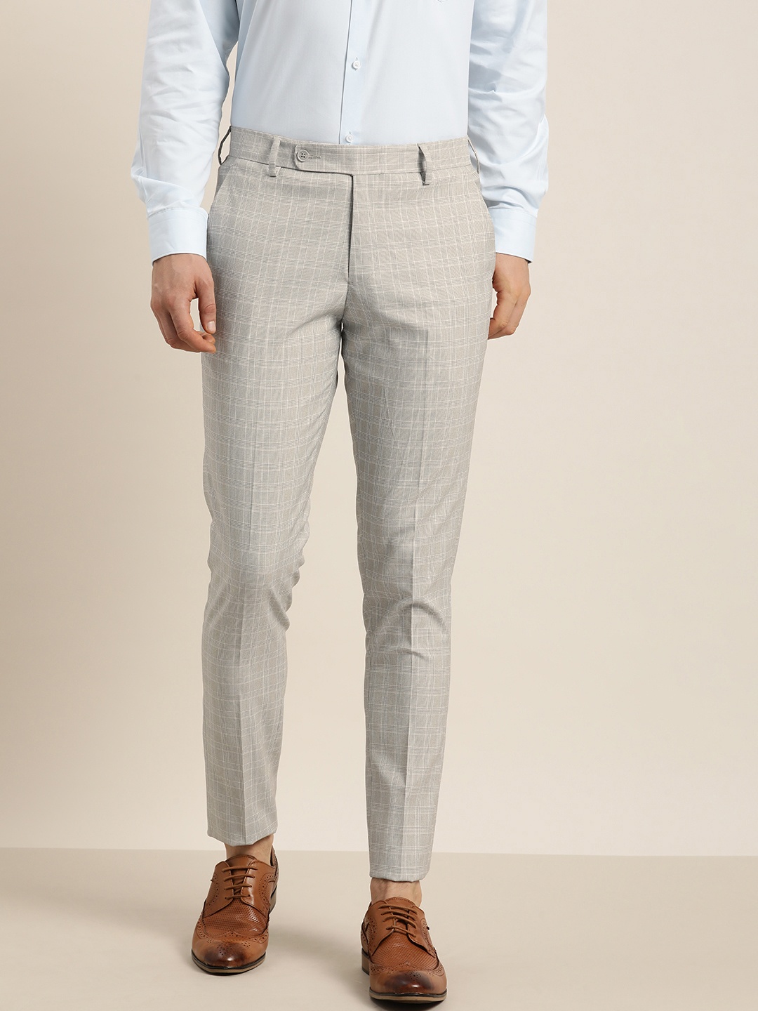

INVICTUS Men Grey & White Checked Slim Fit Crop Formal Trousers