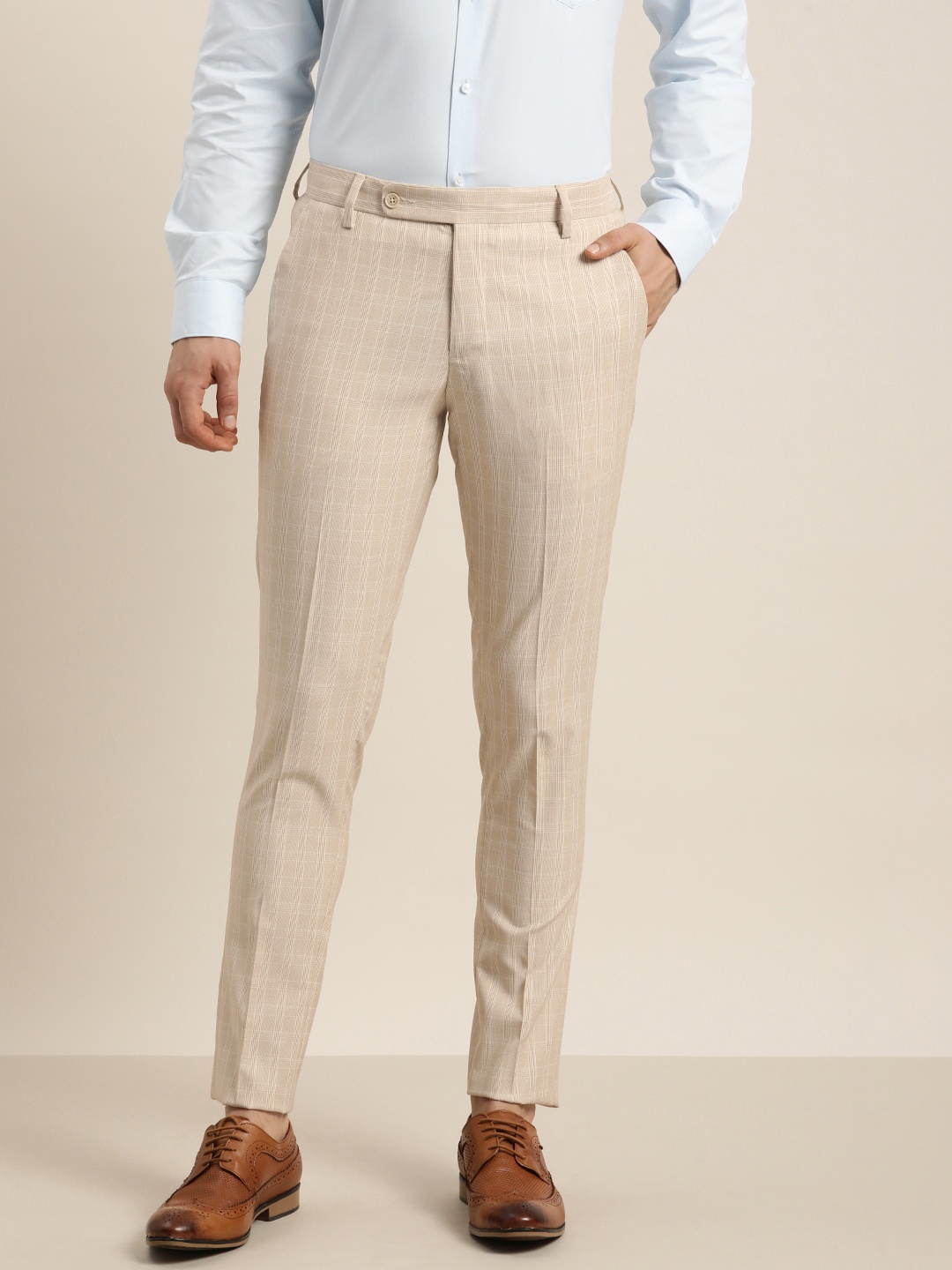 

INVICTUS Men Beige & White Checked Slim Fit Formal Trousers