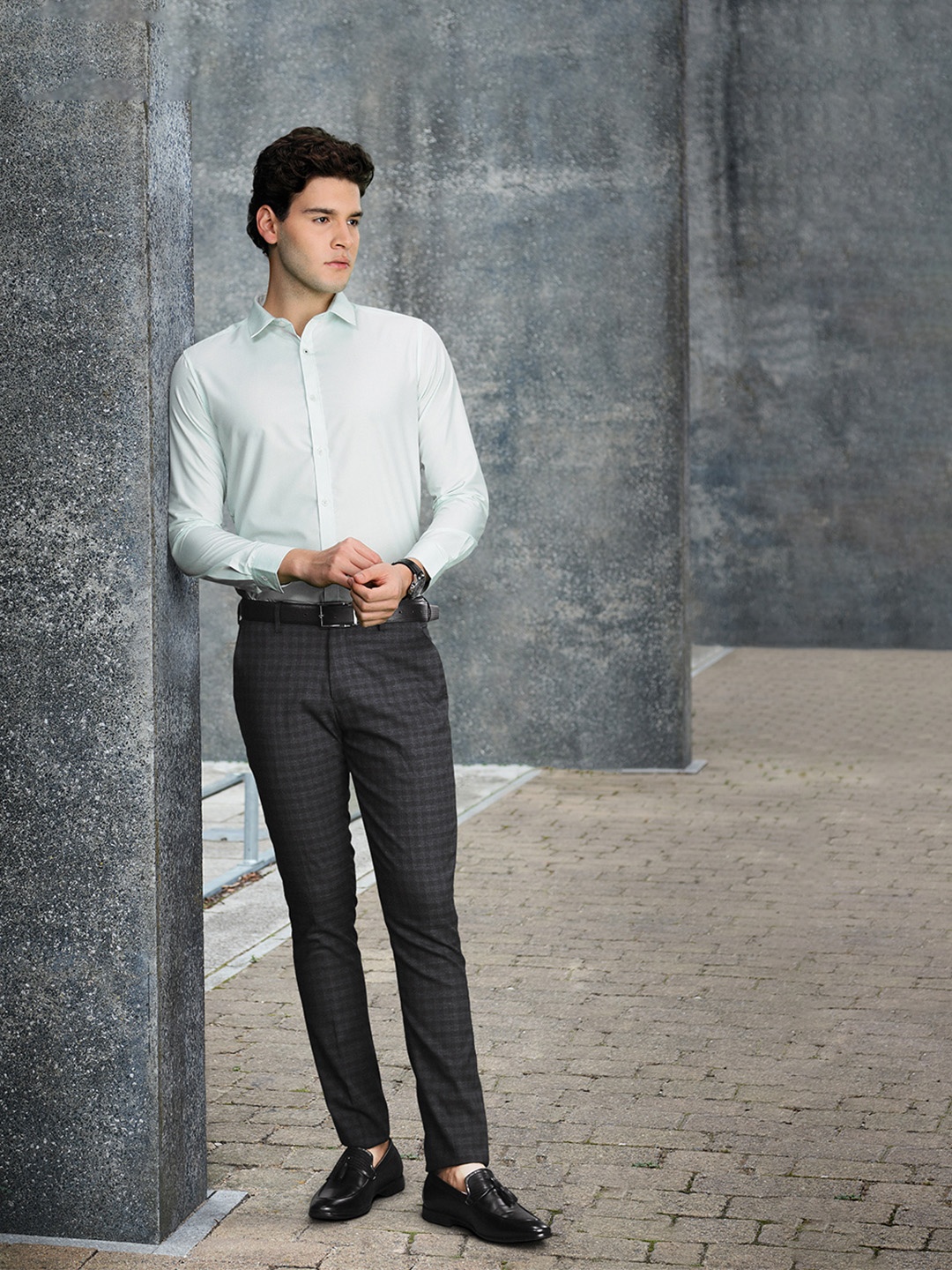 

INVICTUS Men Navy Blue Checked Slim Fit Trousers