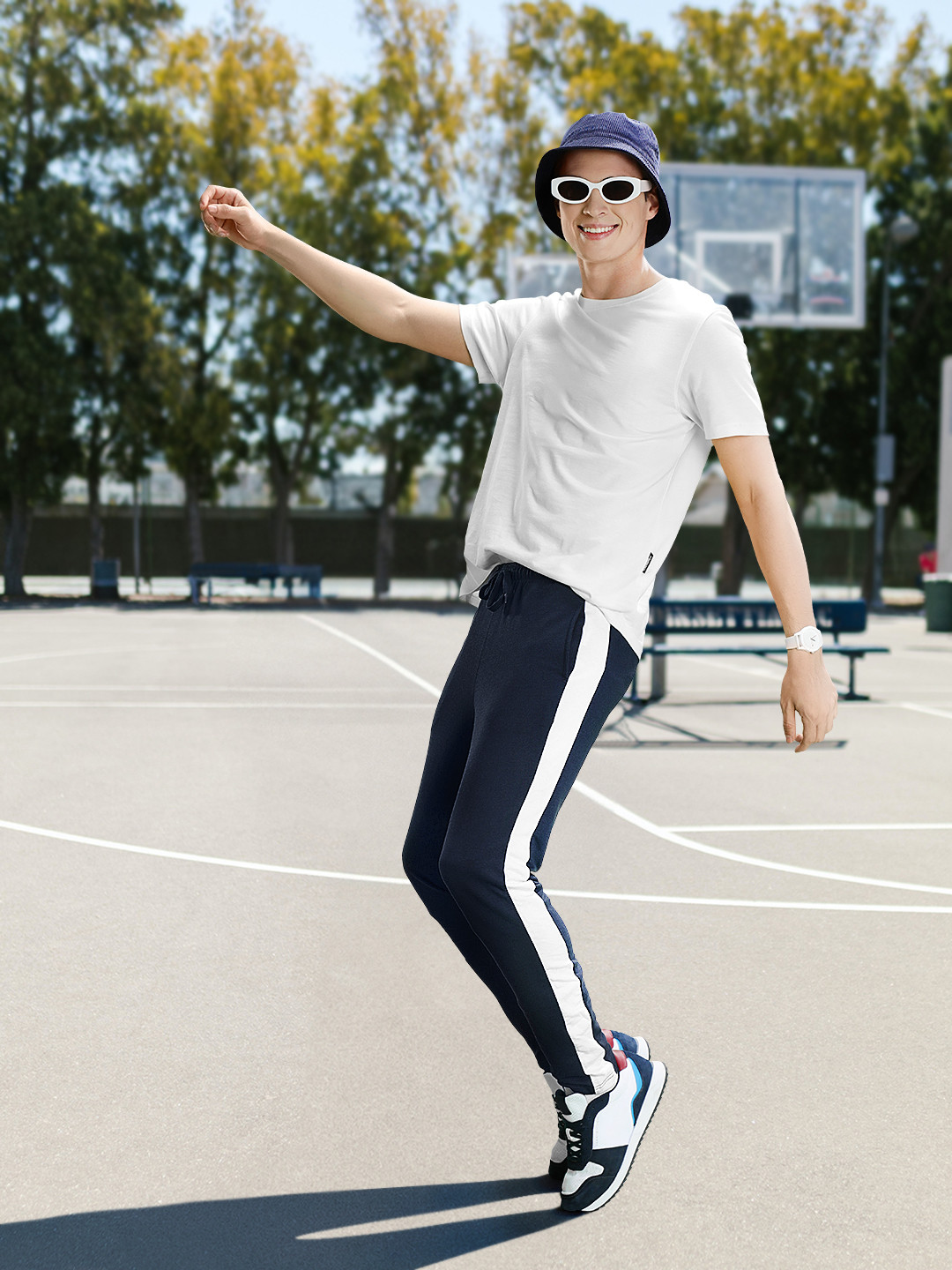 

Harvard Men Navy Blue Side Striped Track Pants