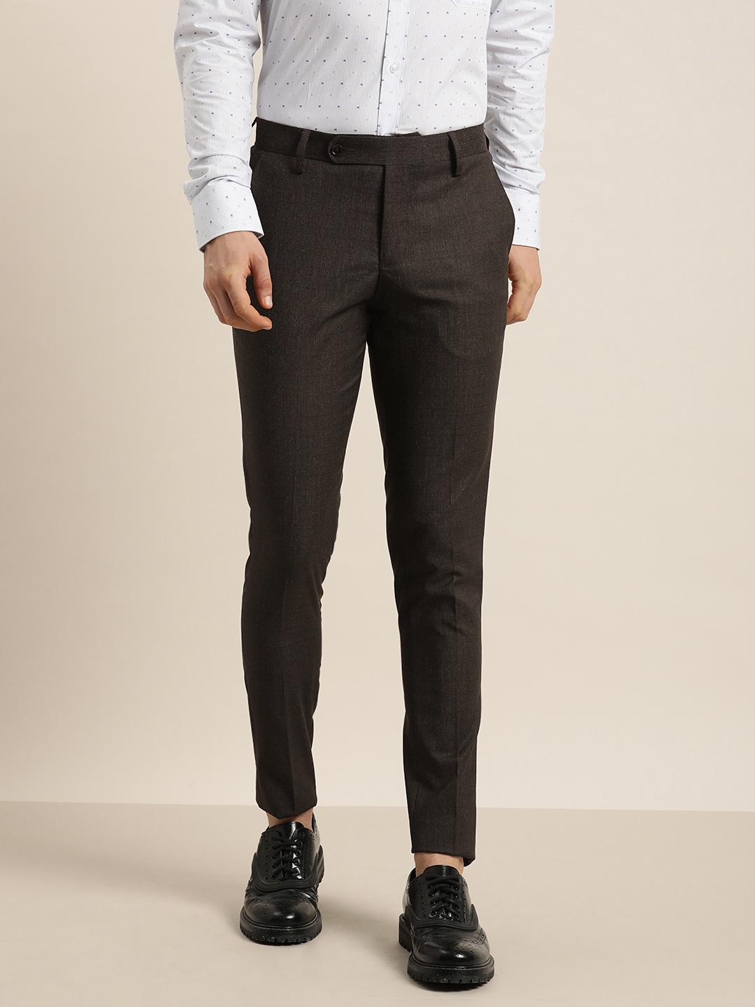 

INVICTUS Men Black Checked Slim Fit Crop Formal Trousers
