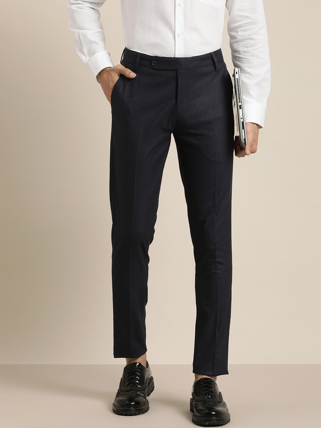 

INVICTUS Men Solid Slim Fit Formal Stretch Trousers, Black
