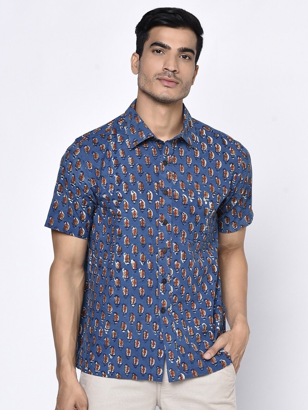 

Fabindia Men Blue Tailored Fit Opaque Printed Casual Cotton Shirt