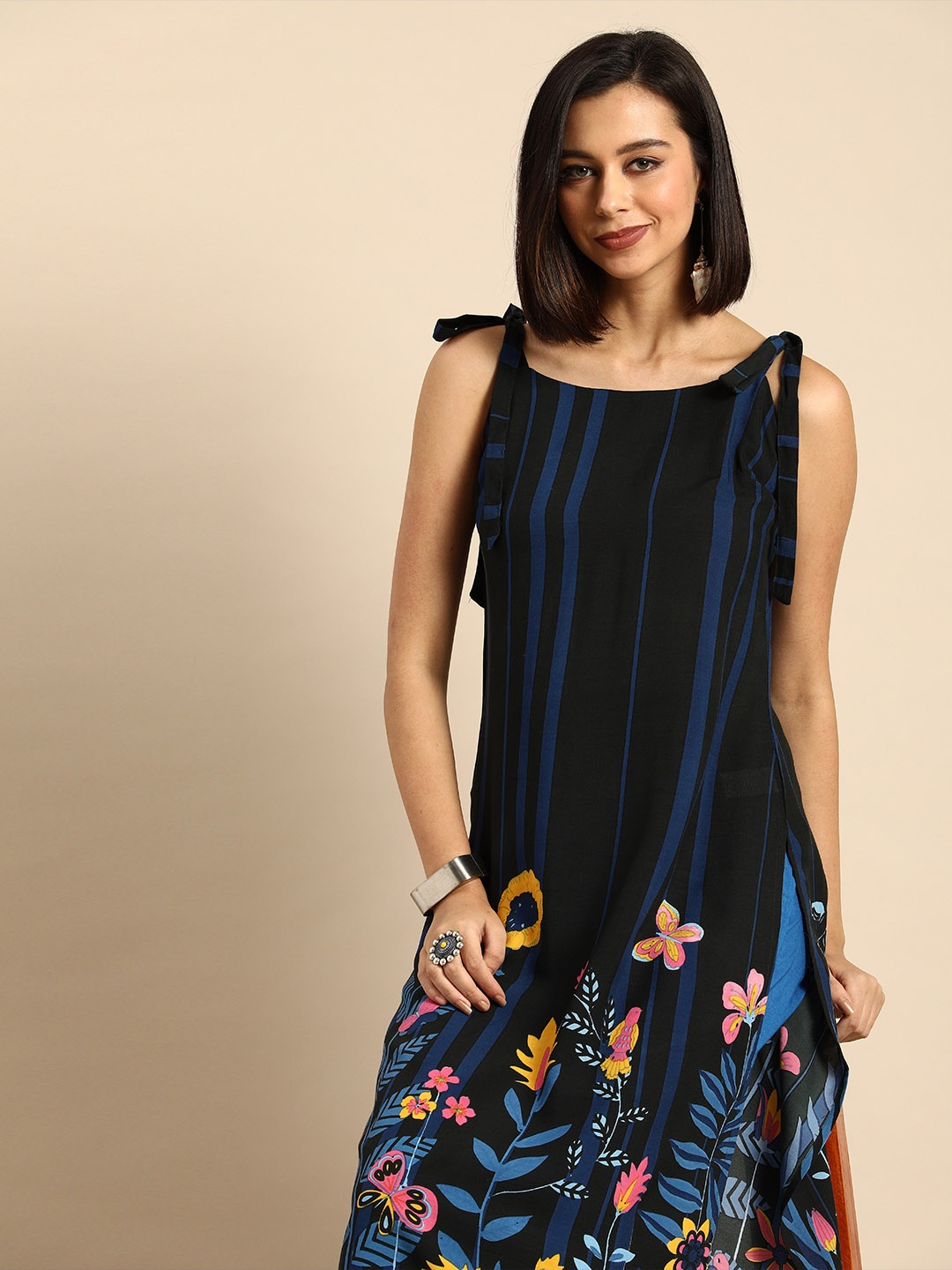 

Anouk Women Black & Blue Floral Printed Sleeveless Straight Kurta
