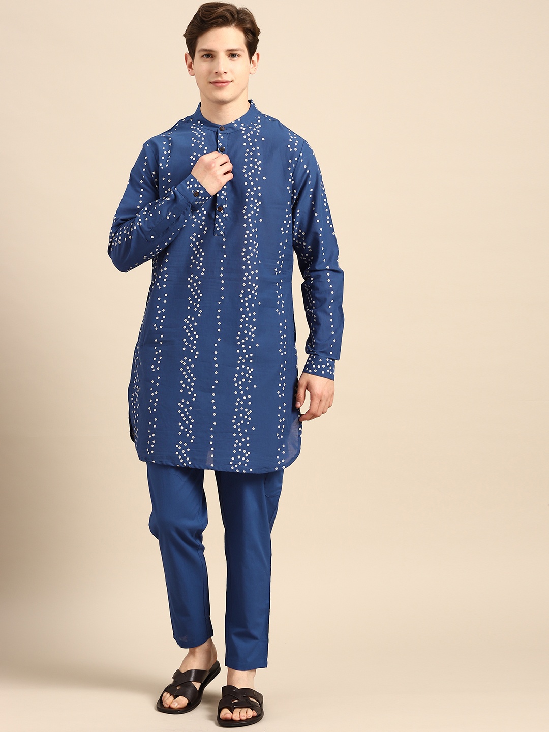 

Anouk Men Blue & White Bandhani Printed Pure Cotton Kurta with Trousers