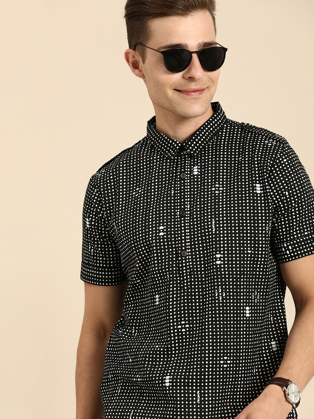 

Anouk Men Black & White Printed Pure Cotton Casual Shirt