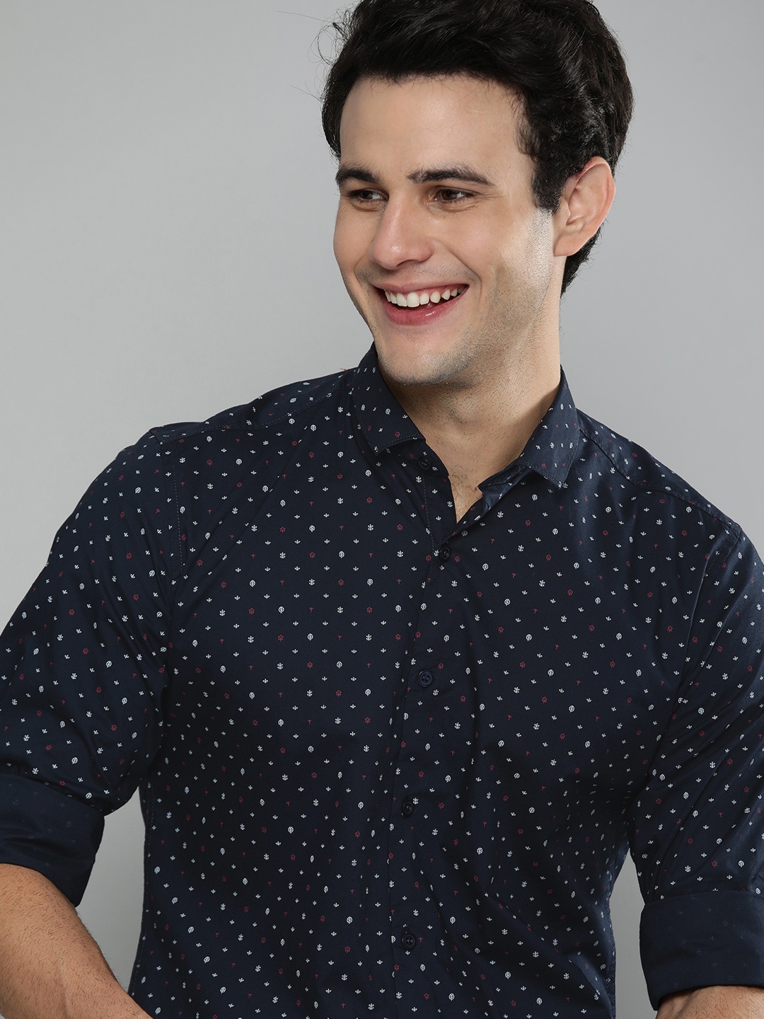

Mast & Harbour Men Navy Blue Slim Fit Printed Pure Cotton Casual Shirt