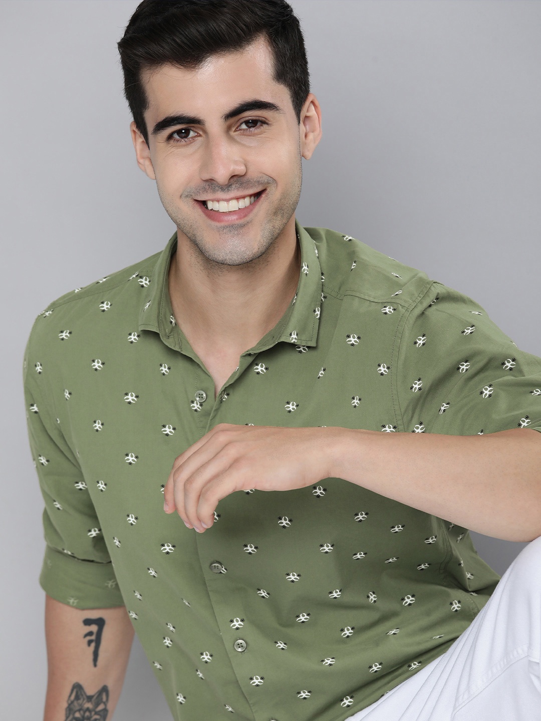 

Mast & Harbour Men Olive Green Abstract Printed Casual Shirt