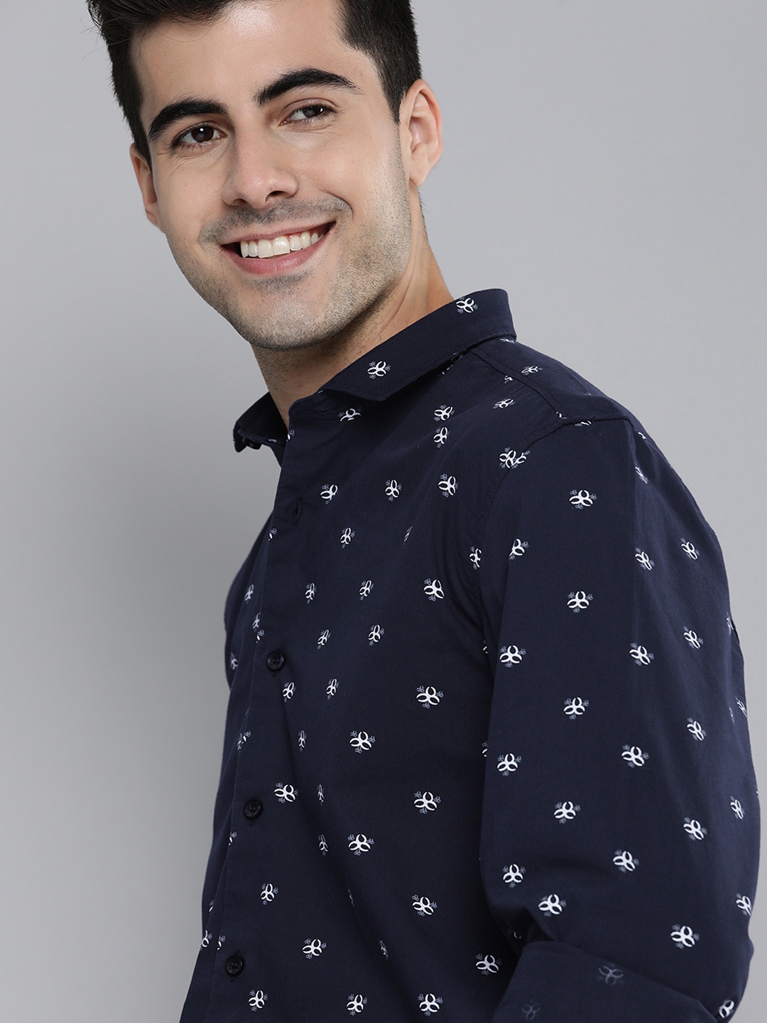 

Mast & Harbour Men Navy Blue Slim Fit Abstract Printed Casual Shirt