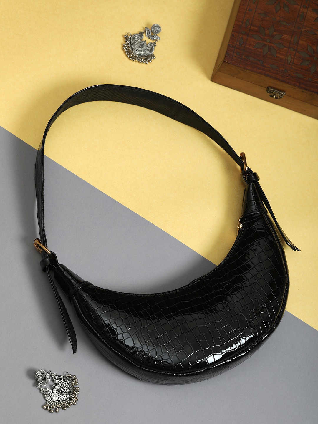 

gaura pakhi Black Animal Textured Structured Hobo Bag