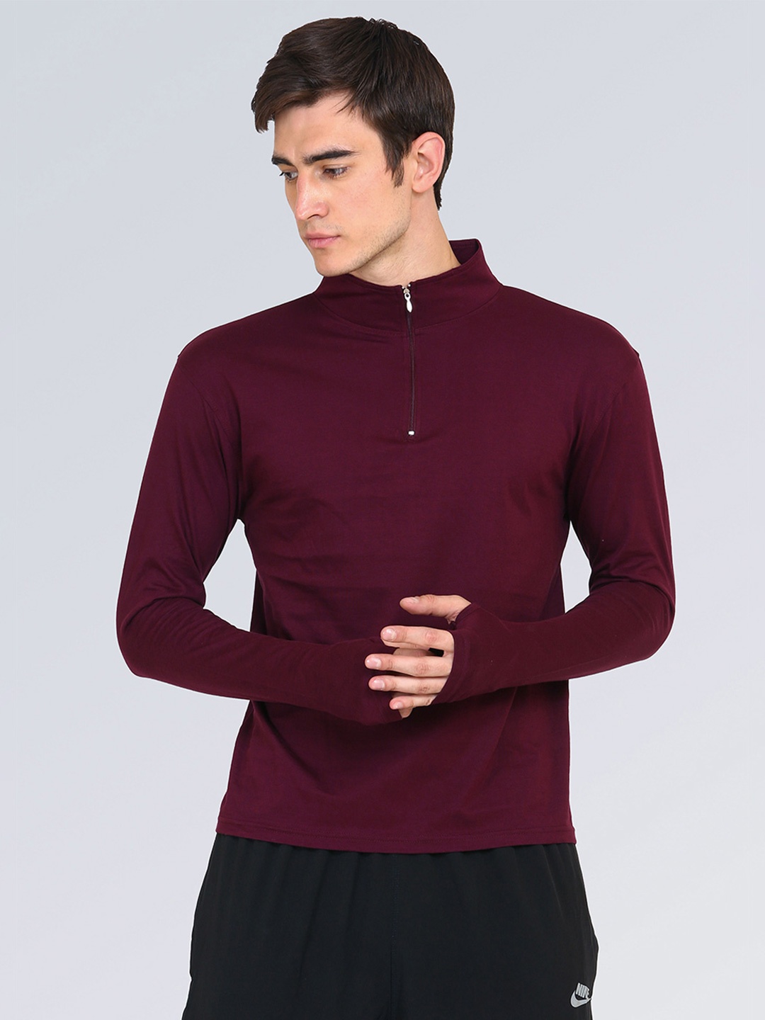 

appulse Men Maroon High Neck One-Fourth Zipper & Thumb-Open T-shirt