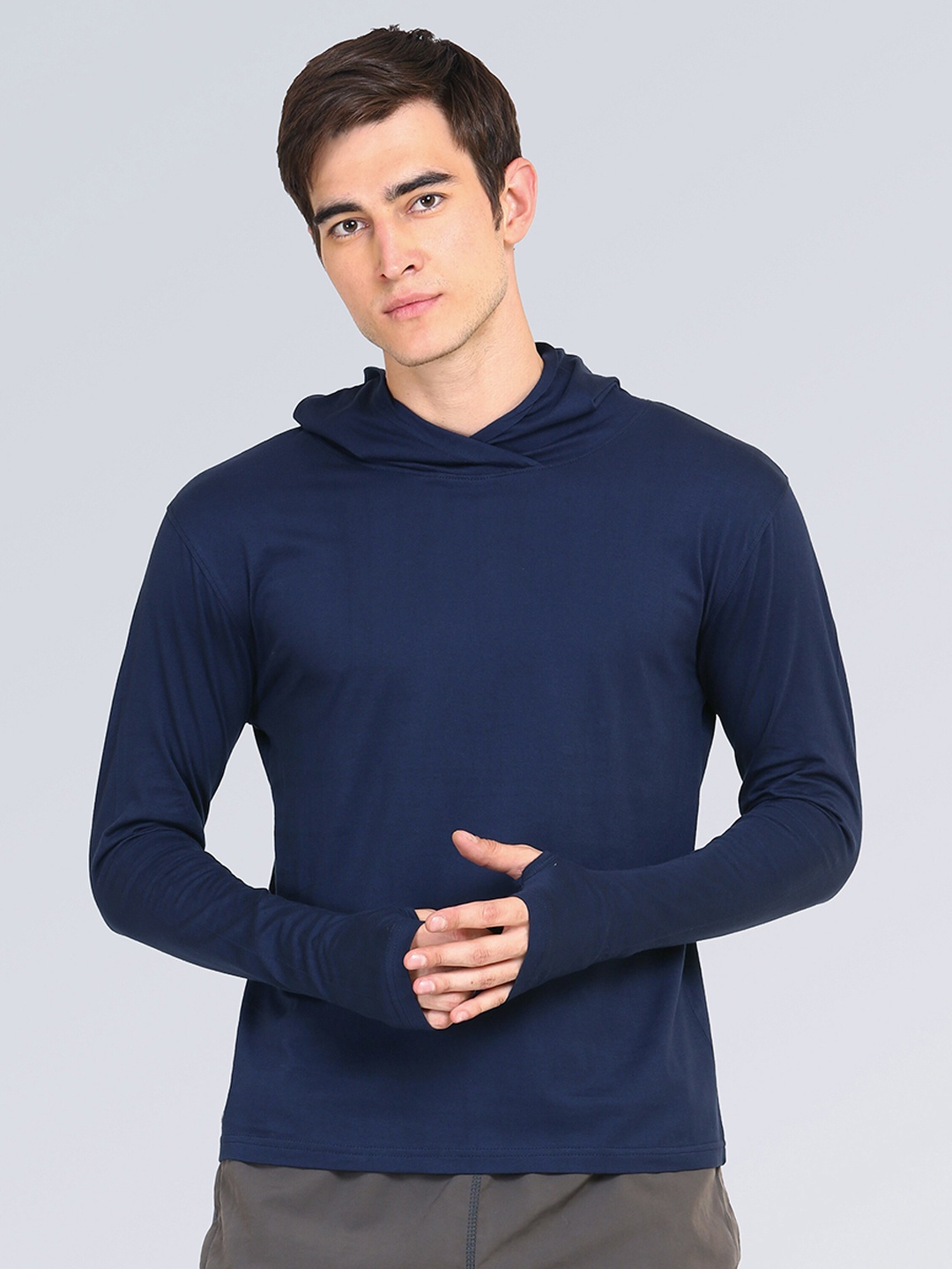 

appulse Men Navy Blue Solid Hooded Thumbopen T-shirt