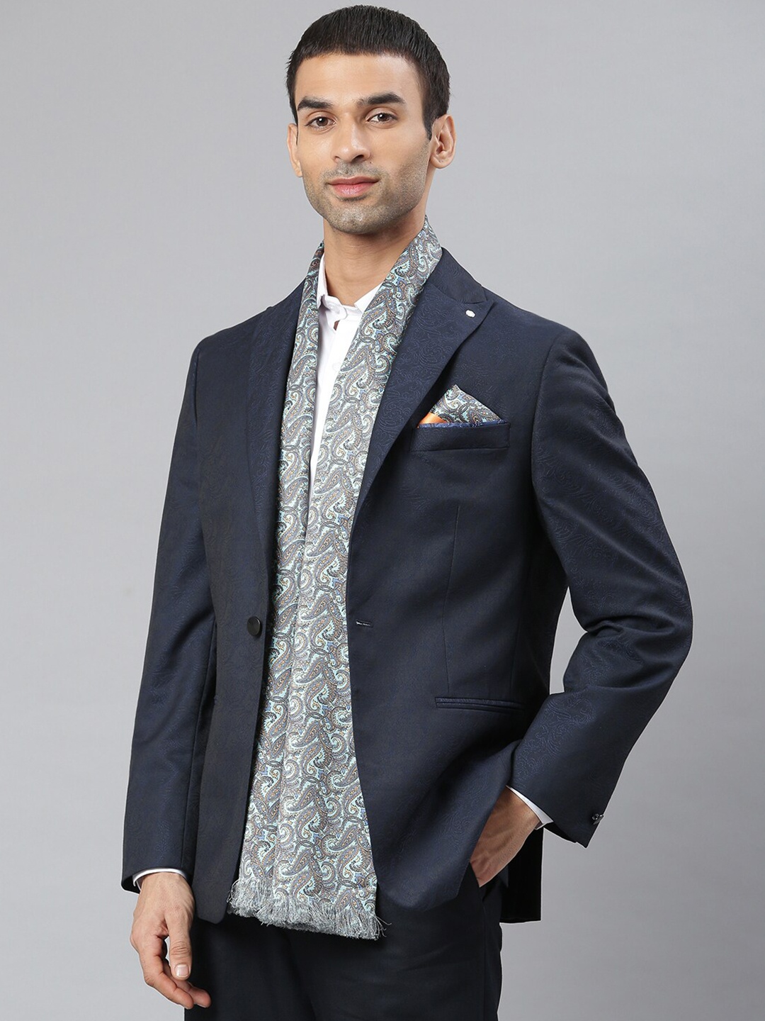 

Tossido Men Green & Grey Printed Stole & Pocket Square Set