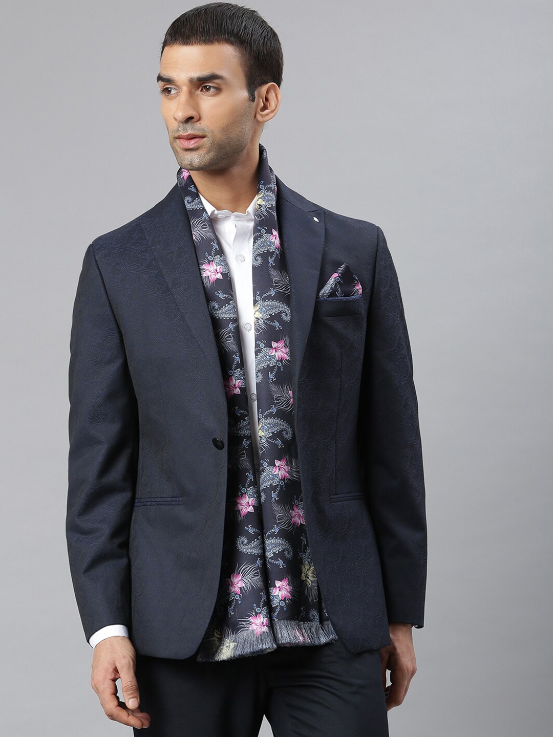 

Tossido Men Black & Blue Printed Stole & Pocket Square Set