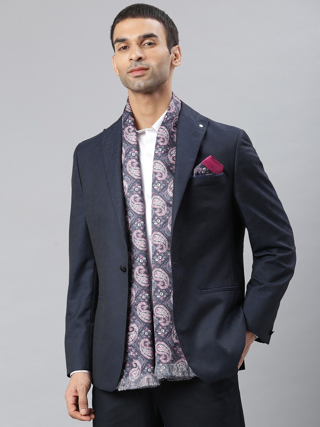 

Tossido Men Grey & Pink Printed Stole & Pocket Square Set