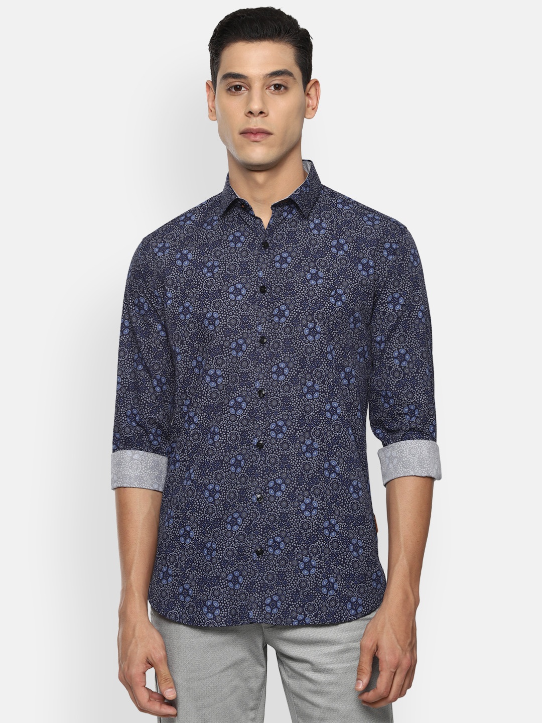 

V Dot Men Navy Blue Slim Fit Floral Printed Casual Shirt