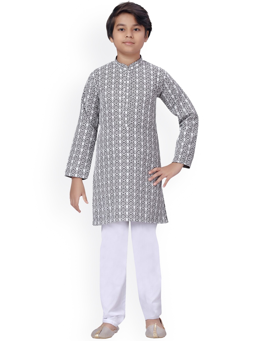 

LITTLE MAFIA BY Aarika Boys Grey & White Embroidered Pure Cotton Kurta with Pyjamas