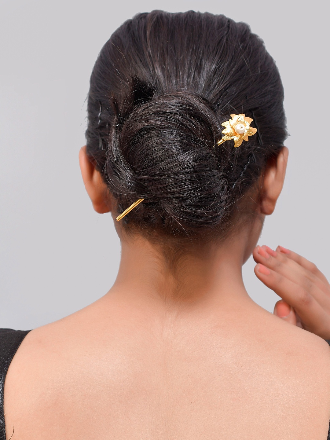 

Silvermerc Designs Women Gold-Toned & White Beaded Hair Stick For Bun