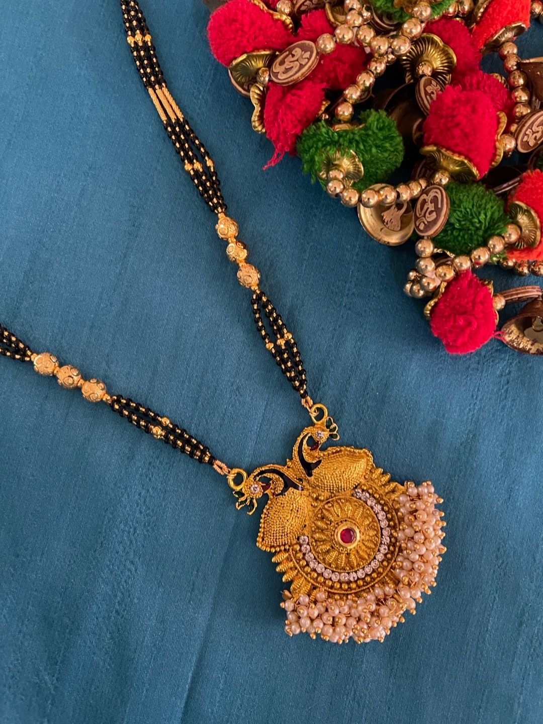

Digital Dress Room Gold-Plated Black & White Beaded & Stone-Studded Mangalsutra