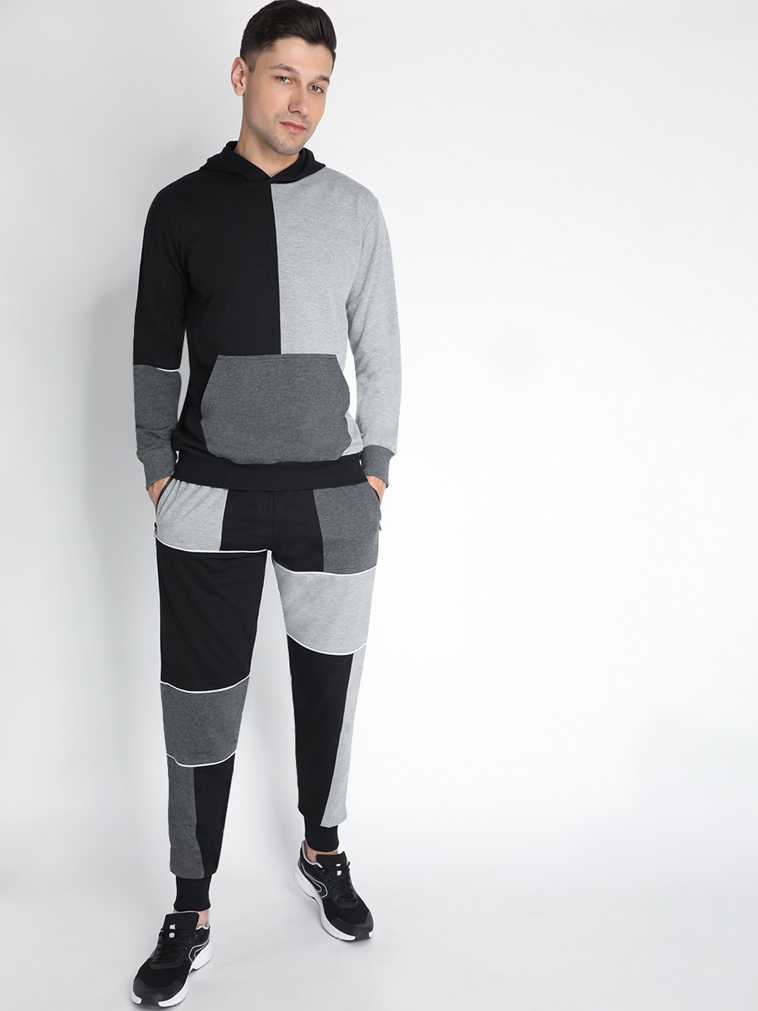 

Chkokko Men Black & Grey Colourblocked Track Suit