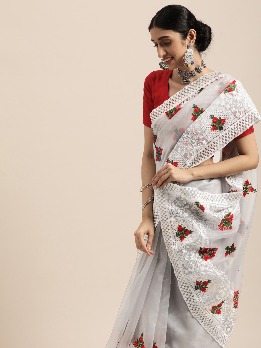 

VASTRANAND White Floral Jaali Organza Celebrity Saree