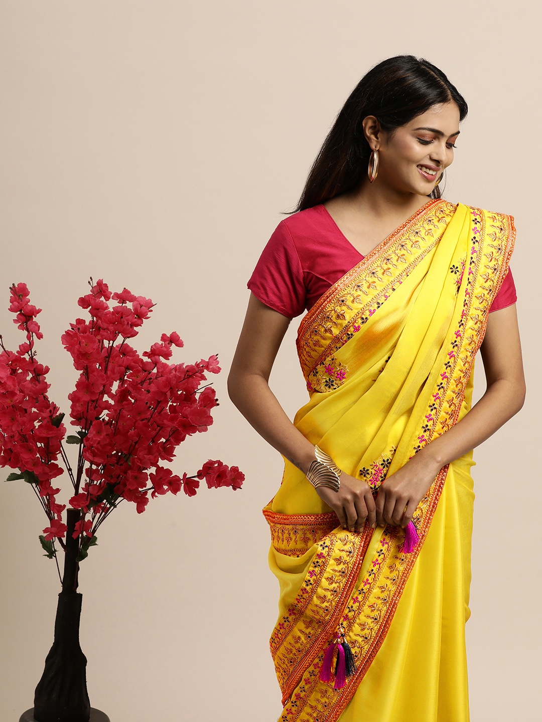 

VASTRANAND Yellow Ethnic Motifs Embroidered Saree