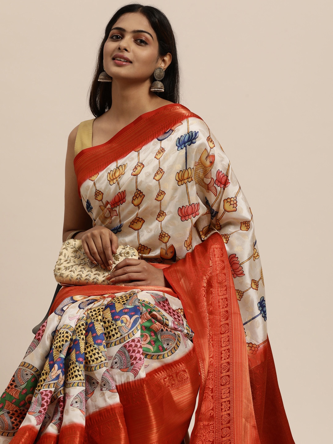 

VASTRANAND White & Red Kalamkari Silk Blend Kanjeevaram Saree