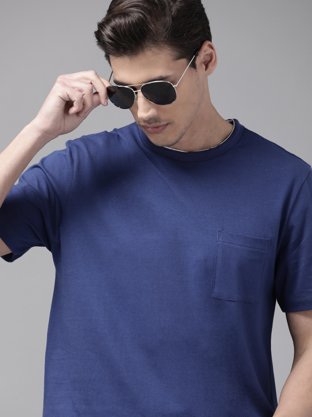 

The Roadster Lifestyle Co Men Navy Blue Solid Pure Cotton T-shirt