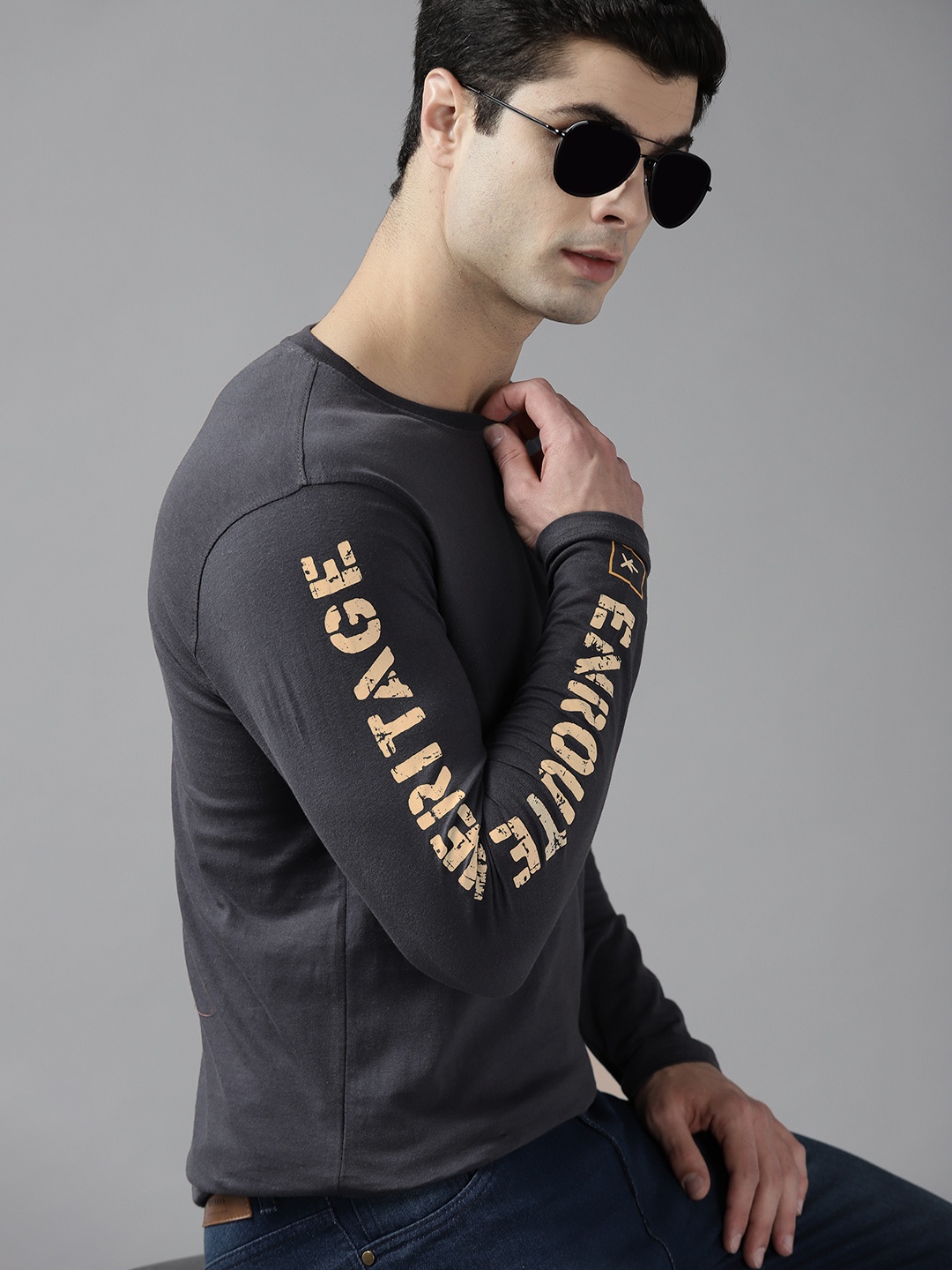 

Roadster Men Charcoal Grey Pure Cotton T-shirt