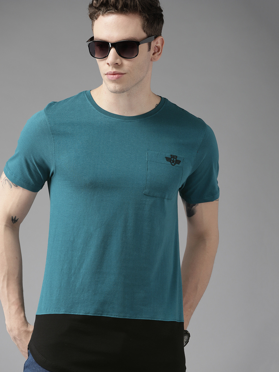 

Roadster Men Teal Blue Pure Cotton Colourblocked T-shirt
